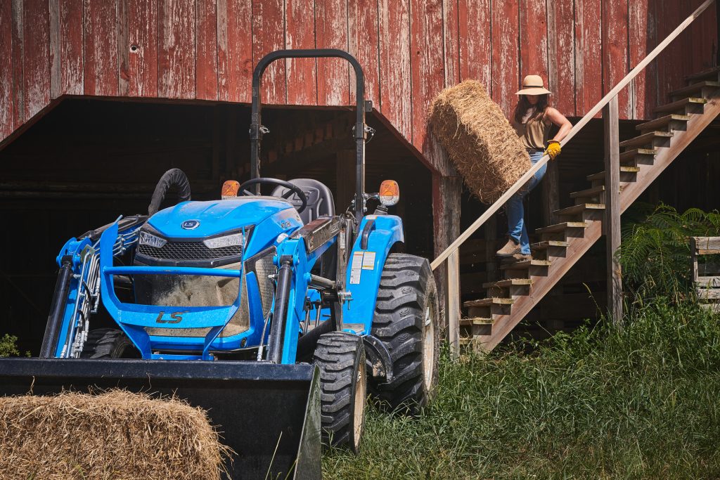 Loading-hay-with-LS-tractor